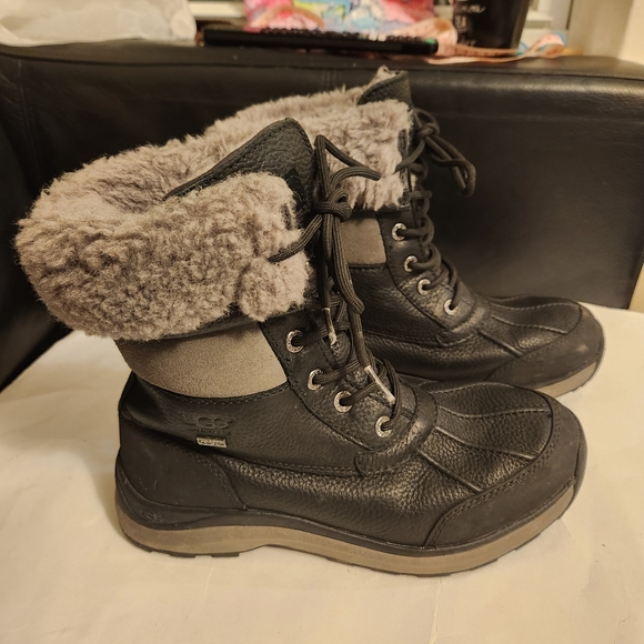 UGG Shoes - UGG Women's Adirondack III Boots in Black size 7.5 in VGUC